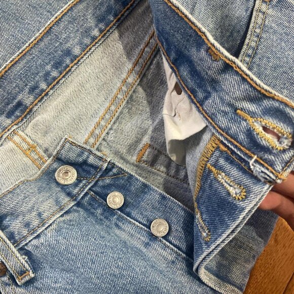 Levi’s 501 Original Fit Button Fly Straight Leg Jeans 30x30 in EUC! - Picture 2 of 5